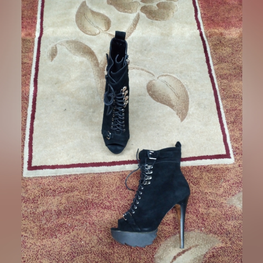 Bebe Yasmin open toe bootie 8m